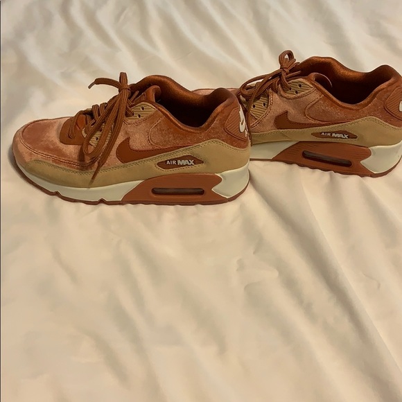 Peach Velvet Nike Air Max - US 7.5 - Picture 2 of 4